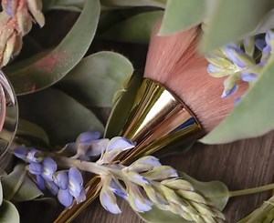 HYPER-FLASH-POWDER - VOW is the peachy, silver glimmering highlighter that is luxurious & works with all skin types & tones! Orb your body with the most out of this world highlighting mixing powder & shimmer like the moon. ~Colorwizfoxy 🦊 | Moonplay Cosmetics