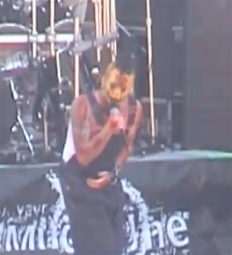 //Mudvayne performing “-1” during “Ozzfest 2001” at the “Tweeter Center” in Camden, New Jersey on July, 21st, 2001!// #mudvayne #chadgray #gregtribbett #ryanmartinie #matthewmcdonough