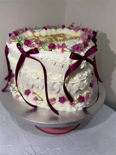 Stunning Vintage Red Velvet Cake Decoration