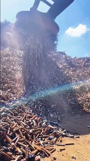 The process of stacking steel bars- Good tools and machinery make work easy