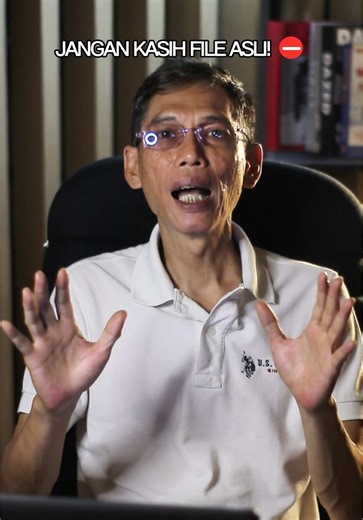 Replying to @Anugrah Mulia JANGAN KASIH FILE ASLI GFORM KE ORANG LAIN! 🛑 Bahaya, Bisa Diacak-acak! Pernah gak sih kalian punya database dari Google Form, terus disuruh bagiin datanya ke divisi lain? Kalau kalian kasih akses file aslinya, risikonya besar banget! Bisa-bisa rumusnya dirubah atau datanya kehapus tanpa sengaja. 🛑 STOP! Jaga Keamanan Data kamu dengan trik cerdas ini. Di video #JagoExcelbarengOmIgun kali ini, Om kasih tahu cara narik data antar Google Sheets secara otomatis tapi file