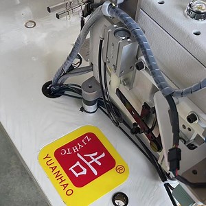 [Hot Item] Double Head Glove Overlock Sewing Machine with Label Attaching