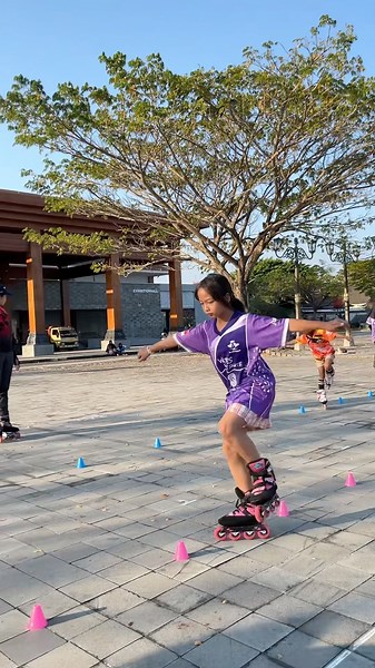 Rollerblading #rollerblading#kidsrollerskating#freestyle#inlineskate#skater#skate#skating#shorts#fyp