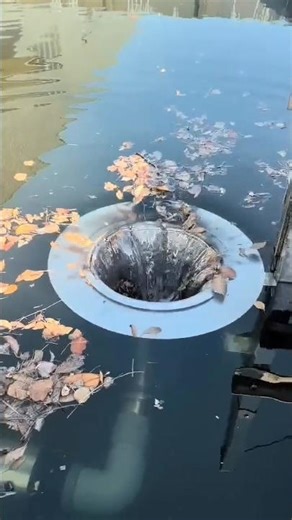 This is a modern tool created to filter waste in air reservoirs in dams...!!!!