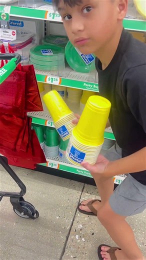 Making a lemonade stand from dollar tree products #dollartree #diy #lemonadestand