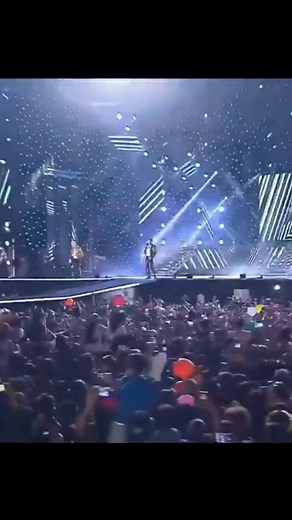 45K views · 5.2K reactions | Y es que me tiene loco...梁 #cncowners #fyp #music #viral #lyrics #CNCO #tbt #live | CNCO Forever | Facebook