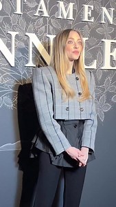 Amanda Seyfried était de passage à Paris pour présenter son nouveau film « Le testament d’Ann Lee » #thetestamentofannlee #amandaseyfried | Vanity Fair France