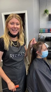 * HAIRLINE FOILING for a recession... by @adina_pignatare ❤ I hate using the word receding 🤦🏼‍♀️ specially since this has nothing to do with hair loss- just not all hairline are created equal! Ever have a client come back and say when they pull their hair back there’s this dark spot/area⁉️ Watch how I avoid leaving that dark hole. 👉🏼 Redken | BehindTheChair.com
