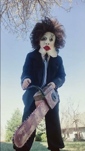 Pretty women/Leatherface cosplay