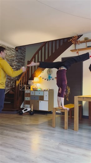 👣 🤸🏻‍♂️= 😤 #cirquegram #cirquegoals #cirque #jugglinglife #jonglage #feet #feetjuggling #footjuggling #acrobatic #handstand | Alexander Koblikov