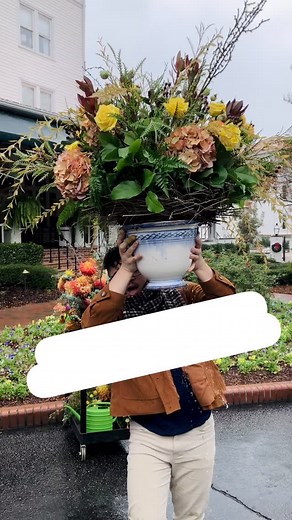 Another beautiful day in Pinehurst even with this damp weather! We love what we do 🫶#hollyfielddesigninc #buylocal #southernpines #pinehurst #florist #homedecor #giftshop #eventplanning #homedecorating #weddingflowers #corporateevents | Hollyfield Design Inc.