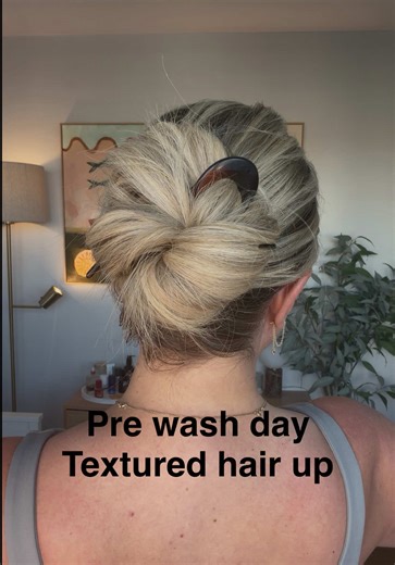 Two mins til you leave the house and you’ve got day three hair? All good, we can make it cute #hairtutorials #hairstyles #sydneyhairdresser #hairdresserlife #hairtok