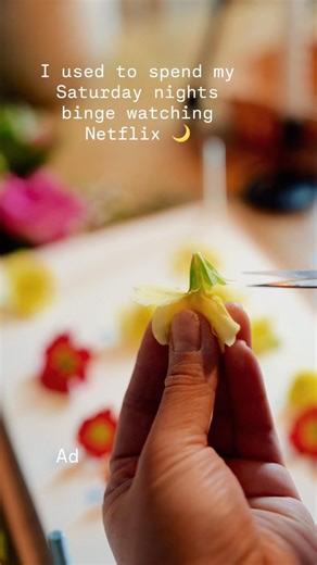 I replaced binge-watching Netflix with flower pressing💛#ad #cosyevening #flowerpressing
