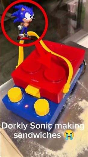 ‪@dorkly‬ Sonic making sandwiches 😭