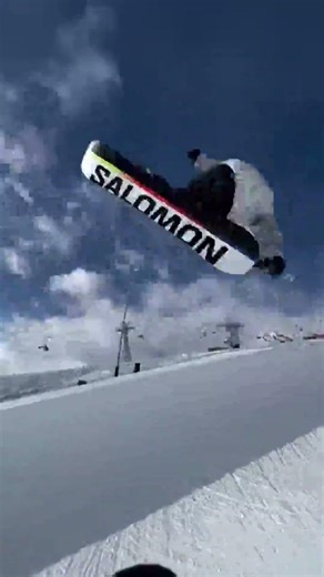 Halfpipe tricks above the clouds ⛅️ #snowboarding #wintersports