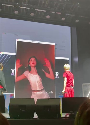 Cegan gue di big screen 😭 📌 Dance challenge A_NA dinotis dan jadi referensi Seunghan di fanmeetingnya hari ini! #에이나 #seunghan #hearts2hearts #kpop #fyp