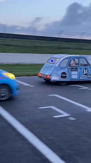 Après 12321 drapeaux jaunes et 321 Full Course Yellow, la course se termine d’ici une dizaine de minutes, nous sommes en P2 😅😎 | Crazy Snail