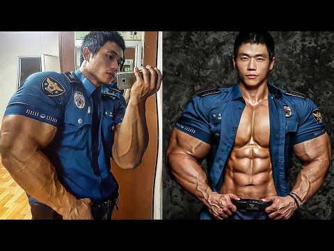 Fittest Police Officer in the world 👮 | Gym Madness