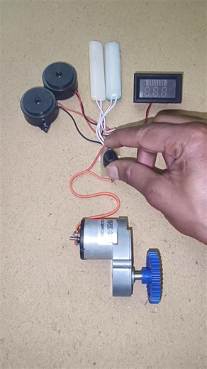 "Wait... This Tiny Gear Motor Actually Generates Electricity⚡