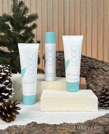 🇪🇸 🎄 Logic by Forever – ¡Regala a tu piel el cuidado que se merece! 🎁 ✨ Gel limpiador de Aloe: limpia suavemente con un 96 % de ingredientes de origen natural, incluso para pieles sensibles. 💧 Esencia equilibrante de Aloe: hidrata y equilibra intensamente la piel con más de un 98 % de ingredientes naturales. 🌸 Gel hidratante calmante: ligero y calmante, enriquecido con aloe vera y extractos botánicos (94 % de origen natural). Esta Navidad, ¡haz que tu piel brille y regálale lo mejor con Lo