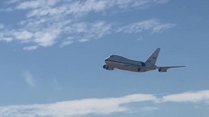 103K views · 482 reactions | VIDEO IERI Il Boeing 747SP-21 SOFIA di NASA N747NA "Clipper Lindbergh" (CN / LN 21441 / 306 - attivo) sorvola la Edwards AFB (EDW). YESTERDAY NASA Boeing 747SP-21 SOFIA N747NA "Clipper Lindbergh" (CN / LN 21441 / 306 - active) fly-pass over Edwards AFB (EDW). twitter@George Andrews https://twitter.com/i/status/1581338902312341504 | Boeing 747 The Queen of the Skies | Facebook