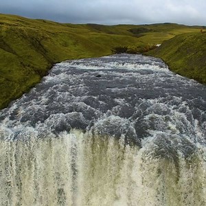 Skogafoss is one of Iceland's most famous waterfalls. Have you visited it? 🙌 | Guide to Iceland