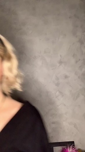 Cosplay como Sabrina com Olhos Vermelhos - O que você faria?