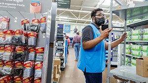 Walmart raises starting pay for employees to $14 an hour