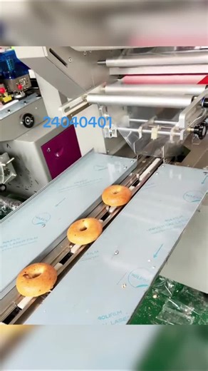 The pillow packaging machine can also fill nitrogen while packaging to keep your products fresher.#packingmachinemanufacturer #packingmachine #packmachinefactory #factory #fyp