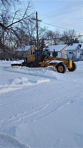 Just finished shoveling... Right on time, snow plow 😄❄️ #Winterpeg #Canada