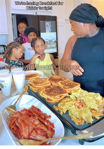 Plate Sunday Dinner with me!! Tonight, We’re having Breakfast for Dinner 😋 #millicentxandercs #fyp #dinnerideas #platedinnerwithme #momlife