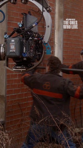 Andy's Prosthetic Arm Versatility | The Ones Who Live Cast Diaries on AMC