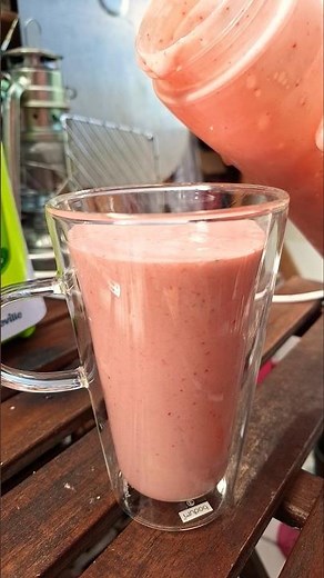 Make the Strawberry Milkshake 🍓✨ (Quick & Easy!)