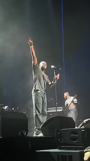 AKON's Lonely Performance in Baku