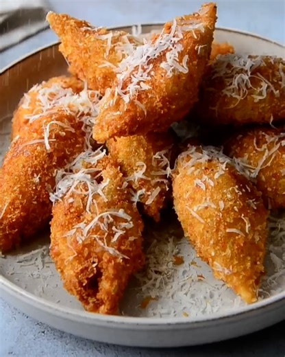 2.3M views · 13K reactions | Let's make crispy pasta - the proper way ‍朗 | FOODbible | Facebook