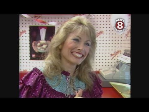 1986 Mrs. Fields Cookies grand opening in San Diego and owner Debbi Fields was there