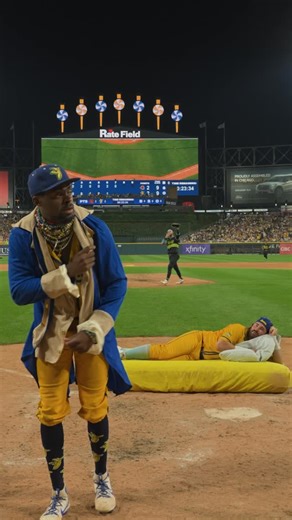 1.8M views · 80K reactions | Alexander tryna be sneaky來 #savannahbananas #hamilton #broadway #bananaball #linmanuelmiranda | The Savannah Bananas | Facebook