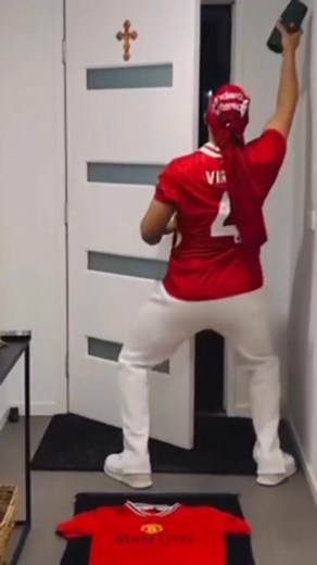 168K views · 2.9K reactions | 4 défaites d'affilages mais nous toujaaaar la haut banela  #wereback #BacktoBasics #winner #YNWA #champion #restart #EPL #Liverpool #MikaBroadcastChannel #letsgo | Mika Broadcast Channel | Facebook