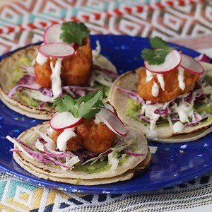 Happy Taco Tuesday 🌮! These beer-battered shrimp tacos should be your dinner plans tonight! FULL RECIPE: http://bzfd.it/2hDbRGu | Tasty