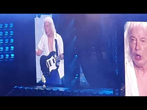 Angus Young Guitar Solo Live Wembley Stadium