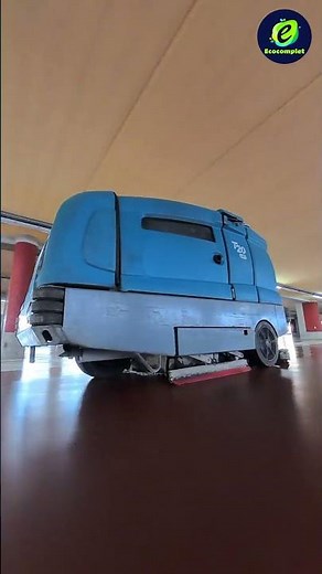 Autolaveuse Tennant T20 en Action : Vue Ultra Basse Impressionnante pour un nettoyage de parking !