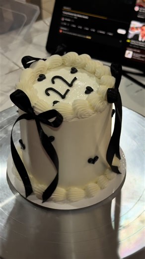 Real-Time Cake Decorating for Valentine's Day