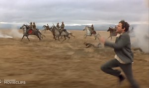 《赤色分子》讲十月革命的。白军和红军骑兵 火车遭到袭击片段。Reds (1981) 。这电影我能下载 不过不知道传去哪你们能看到