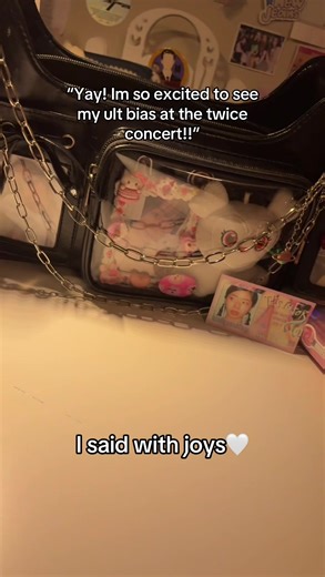 SHE WONT BE IN ATL😭😭 my whole outfit and bag is dubu themed 🥹 || Context: Dahyun won’t be at the TIF tour dates February 13th - March 7th because of her ankle fracture 💔 wishing her the best my pookie || @TWICE @TWICE JAPAN OFFICIAL #twice #twice_thisisfor_world_tour #dahyun #dahyuntwice #KPop fyp foryou foryoupage kpopfyp targetaudience viral viralvideo trending trendingvideo kpopconcert kimdahyun xyzbca