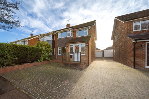 Stop Scrolling! This Cambria Crescent Home Has It All 🔥 🏡 An Extended Three-Bedroom Semi-Detached Home Located In Cambria Crescent, Riverview Park, Gravesend. 🏡 ✨ Guide Price £400,000 - £450,000✨ Features 🛏️ Three Bedroom 🚗 Front & Shared Driveway ✨ Bright Spacious Living Room 🍽️ Large Open-Plan Dining Room & Kitchen ☑️ Garage 🌸 Well-Kept Rear Garden 📍 Excellent Location Contact us today! 📞 Call Us: 01474 643101 📧 Email: josh@jagspropertygroup.com 💻 Website: www.jagspropertygroup.com 