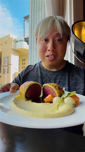 Trying Gordon Ramsay Hells Kitchen in Las Vegas for a Food Review! How does it taste? #lasvegas #foodcritic #foodreview #mukbang #fastfood | Wayne Dang