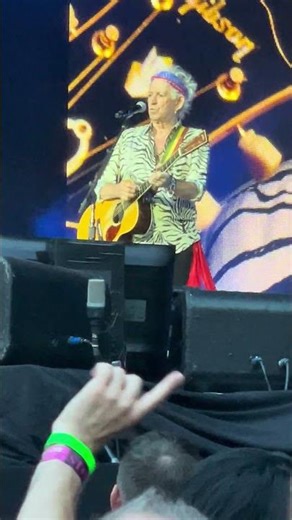 💥⚡ Rolling Stones – Keith Richards showing pure stage command #RollingStones #KeithRichards