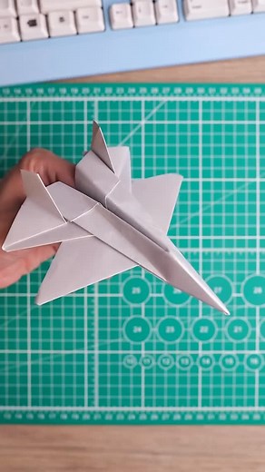 @foldgodz on Instagram: "Easy origami jet plane tutorial ✈️ @coraubanne #art #origami #crafts #artist #diy #paper #handmade #plane"