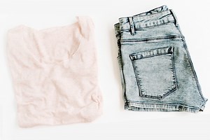 How to Make Clothes Smell Fresh on the Go: 6 Secrets