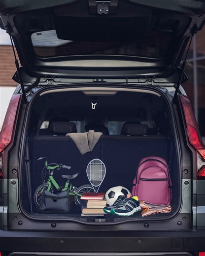 Dein Kind hat viele Hobbies? Kein Problem. Trompete, Sporttasche, Jacke und sogar die zweite Tasche fahren im #DaciaJogger einfach mit. *** Ton enfant a beaucoup de hobbies? Aucun problème. #DaciaJogger offre suffisamment de place pour la trompette, le sac de sport, la veste et même un deuxième sac. *** Il tuo bambino ha molti hobby? Nessun problema. Tromba, borsa sportiva, giacca e persino la seconda borsa: tutto questo comodamente a bordo di #DaciaJogger. | Dacia